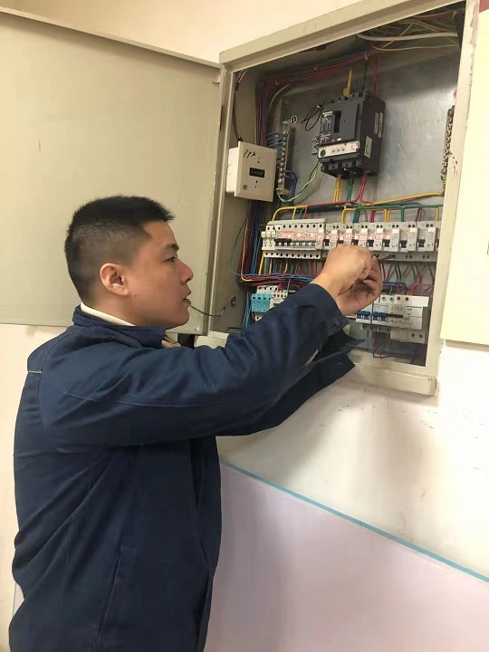 司斌.jpg 司斌.jpg